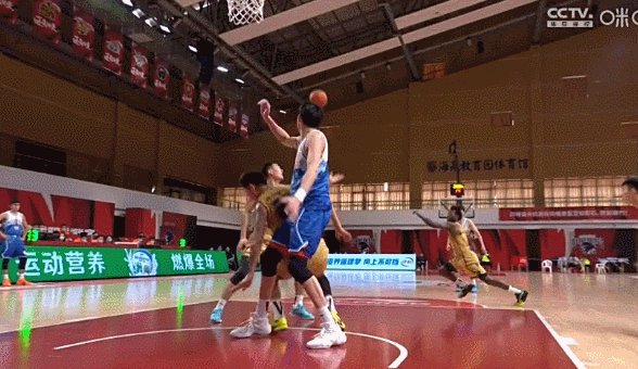 周琦膝伤并无大碍 赛季两遇险情身体预警不可小视